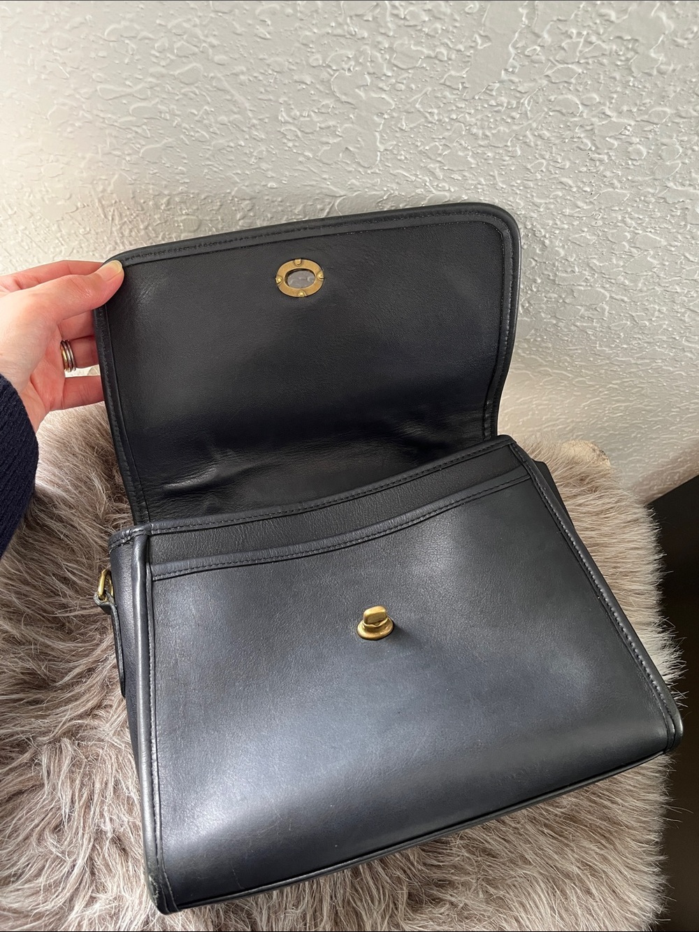 Vintage Coach 9870 Court Bag in Navy Blue - Picture 6 of 15